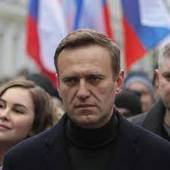 Navalny, sui funerali l’ombra della repressione. “Se vieni arrestato telefona a…”