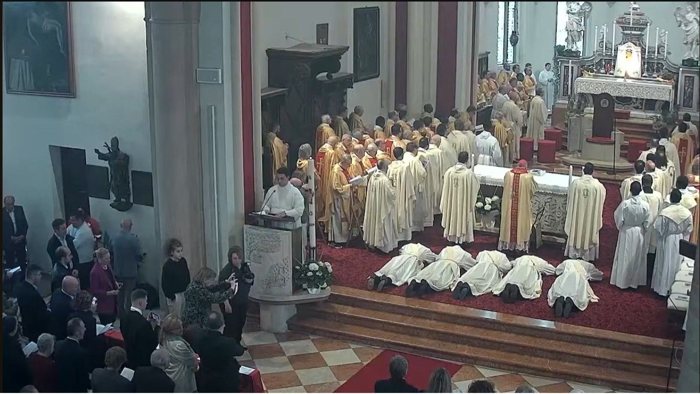 Ordinati presbiteri cinque diaconi in Cattedrale