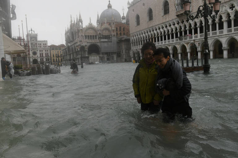 Maltempo: Venezia in ginoccchio