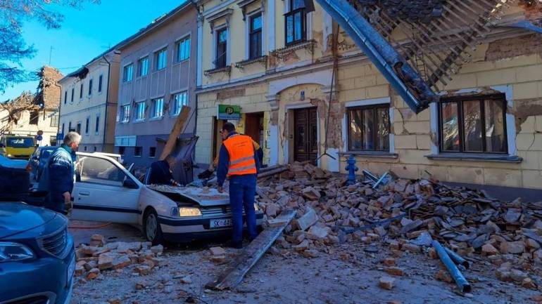 Terremoto in Croazia: mons. Kosic (Sisak), “Grande sciagura, persone sotto le macerie”. I media cattolici croati, “tante chiese distrutte”