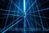 Danza e giochi di luce: Blu Infinto di Anthony Heinl