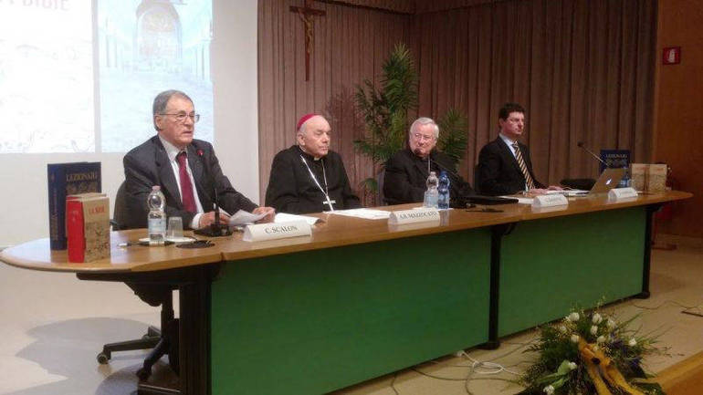 Il Cardinale Gualtiero Bassetti, presidente Cei, ha presentato la Bibie