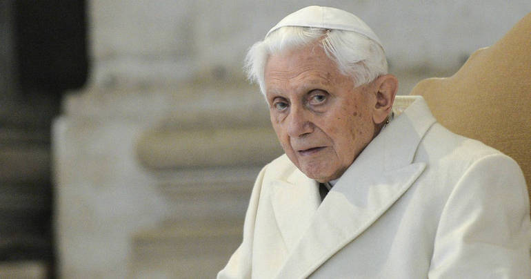 Benedetto XVI: Una chiesa sostenuta nel silenzio e nella preghiera
