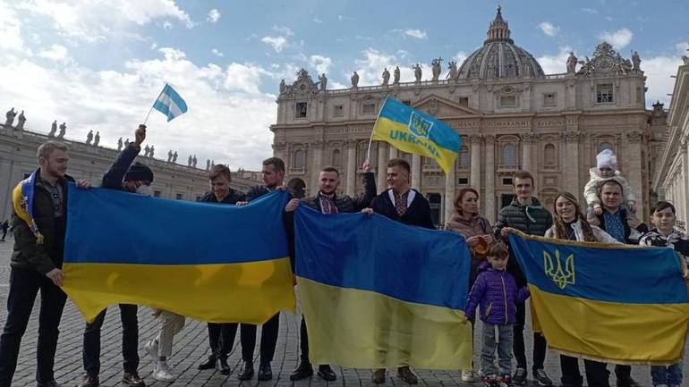 2 Marzo: Francesco all'udienza “Portiamo nel cuore il popolo ucraino”