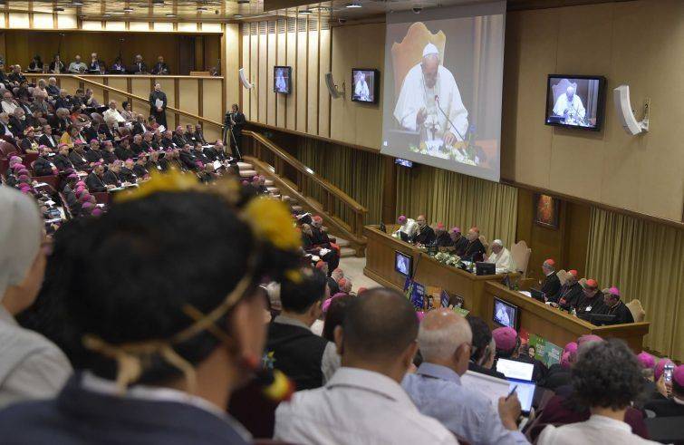 Il Papa apre il sinodo sull'Amazzonia e invita a rispettarne i popoli