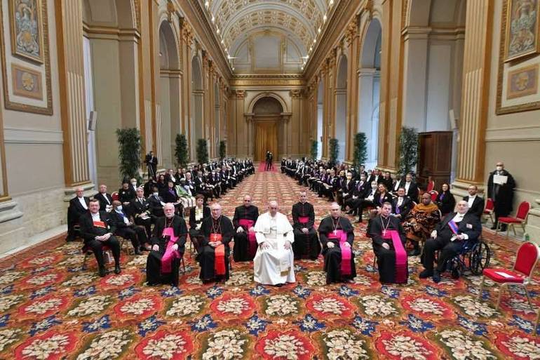 Papa Francesco agli ambasciatori: un incontro nel nome della pace