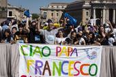 Papa Francesco e gli 80mila giovani che riempiono piazza San Pietro dopo 2 anni