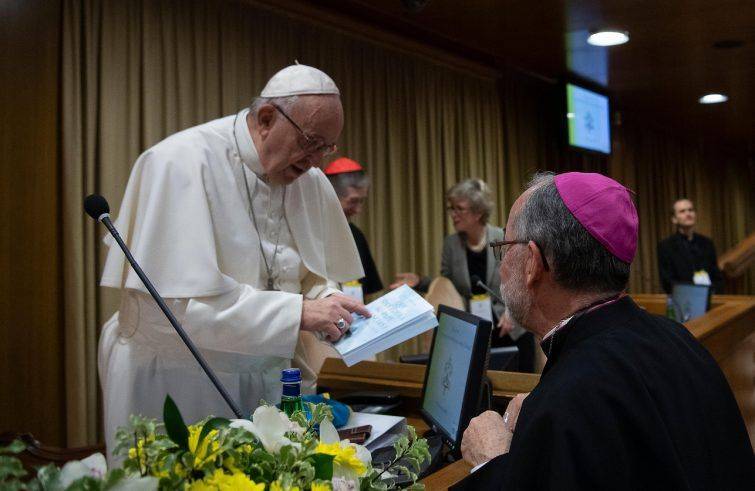 Papa Francesco toglie il segreto d'ufficio sugli abusi
