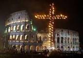 Via Crucis al Colosseo: le meditazioni scritte da Papa Francesco